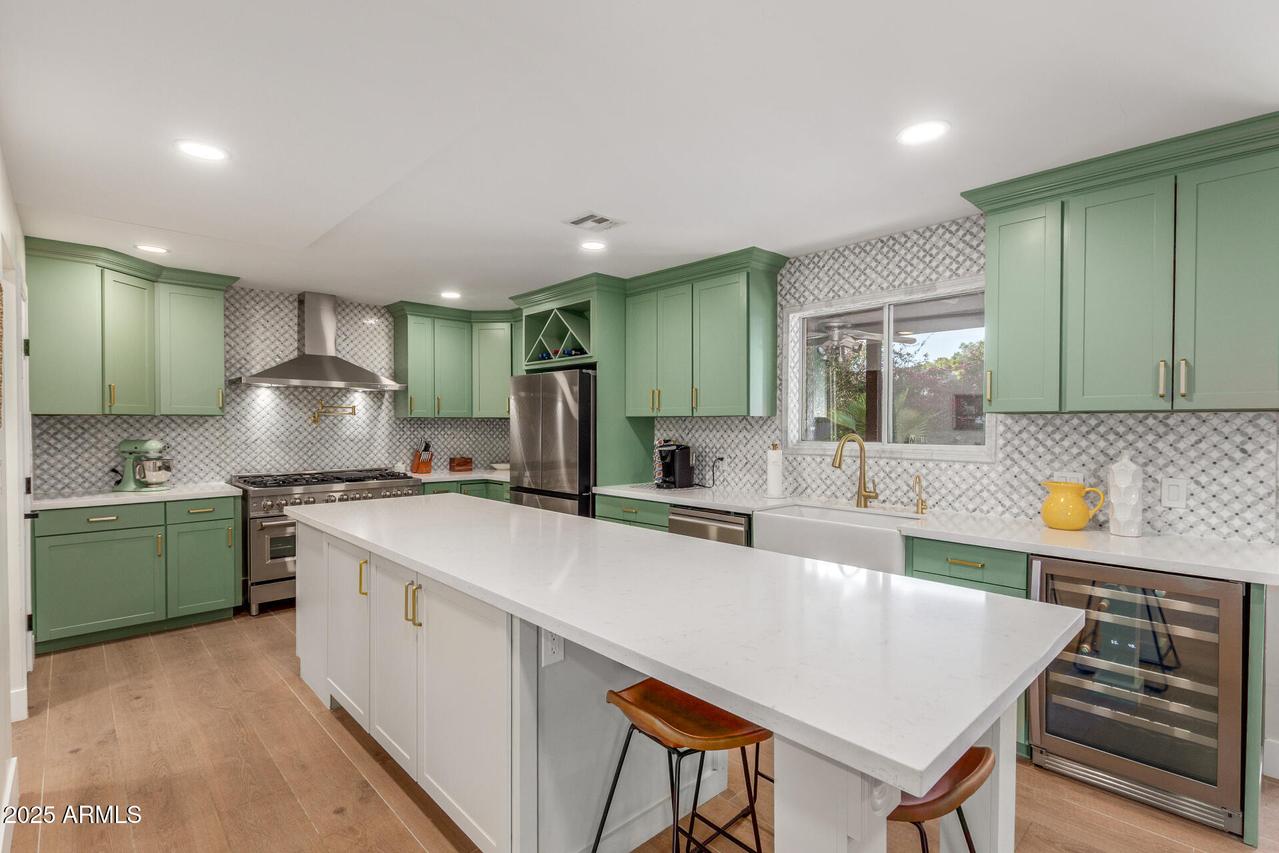 2402 E Cinnabar Ave., Phoenix, AZ 85028