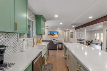 2402 E Cinnabar Ave., Phoenix, AZ 85028