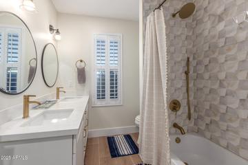 2402 E Cinnabar Ave., Phoenix, AZ 85028