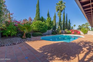 2402 E Cinnabar Ave., Phoenix, AZ 85028