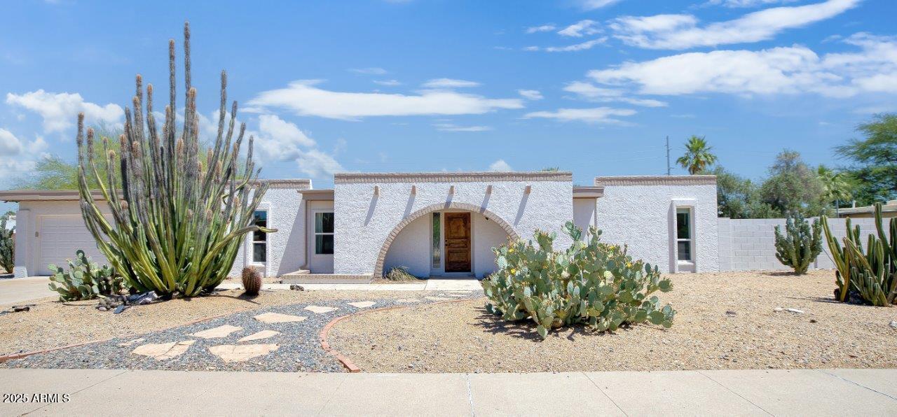 4032 E Cannon Dr., Phoenix, AZ 85028