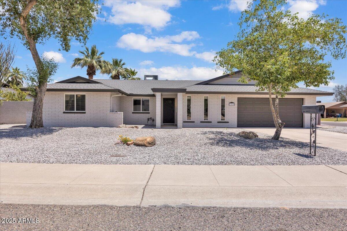 13215 N 30th Pl., Phoenix, AZ 85032