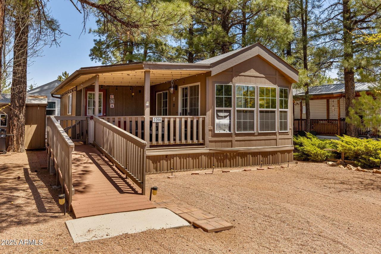 2266 Horse Thief Rd., Overgaard, AZ 85933