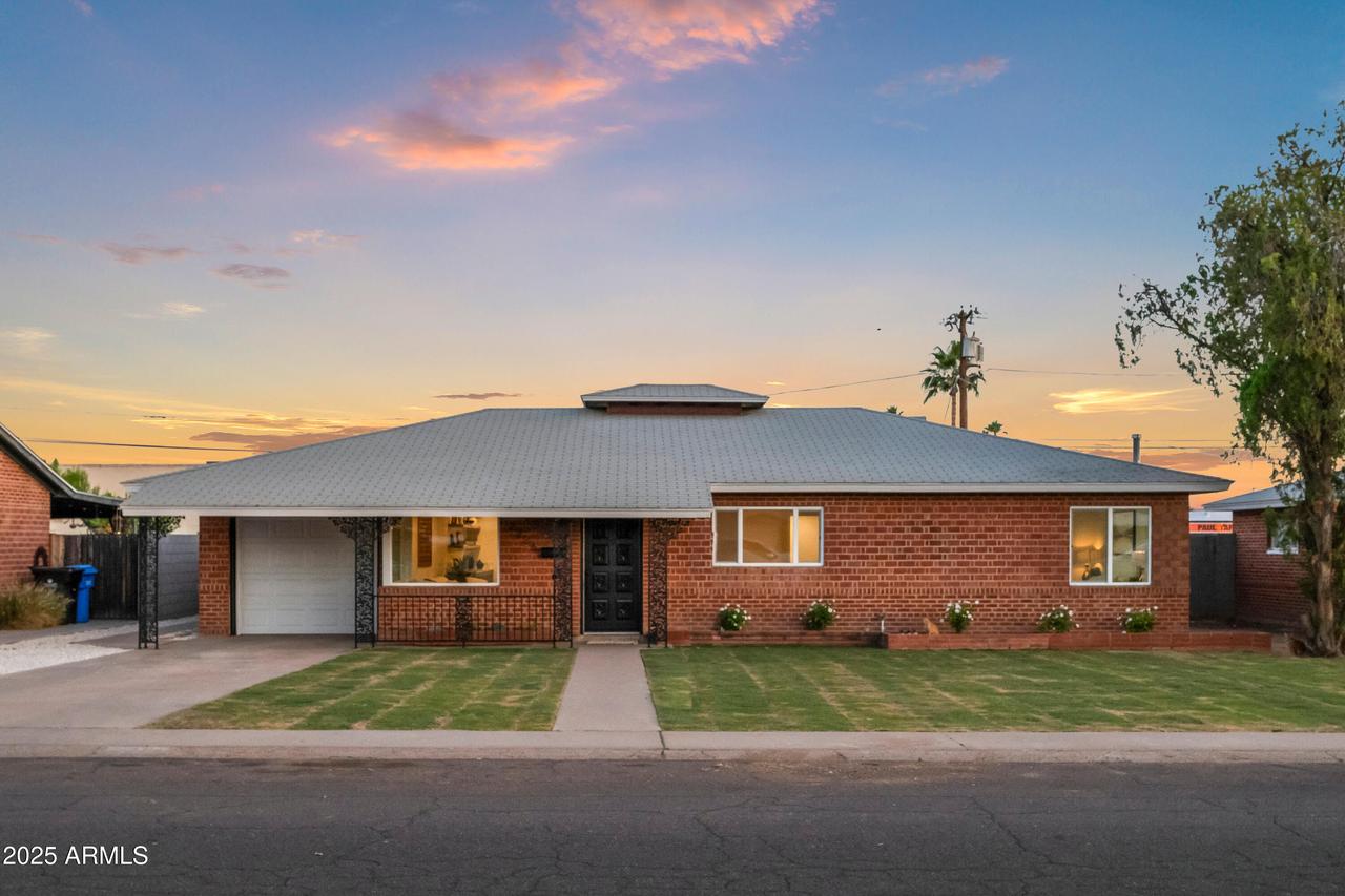 2225 E Monterosa St., Phoenix, AZ 85016