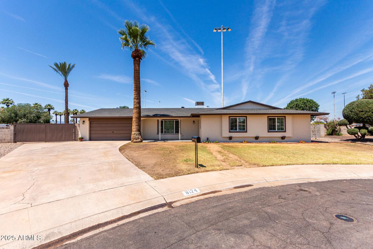 8124 N 45th Ave., Glendale, AZ 85302