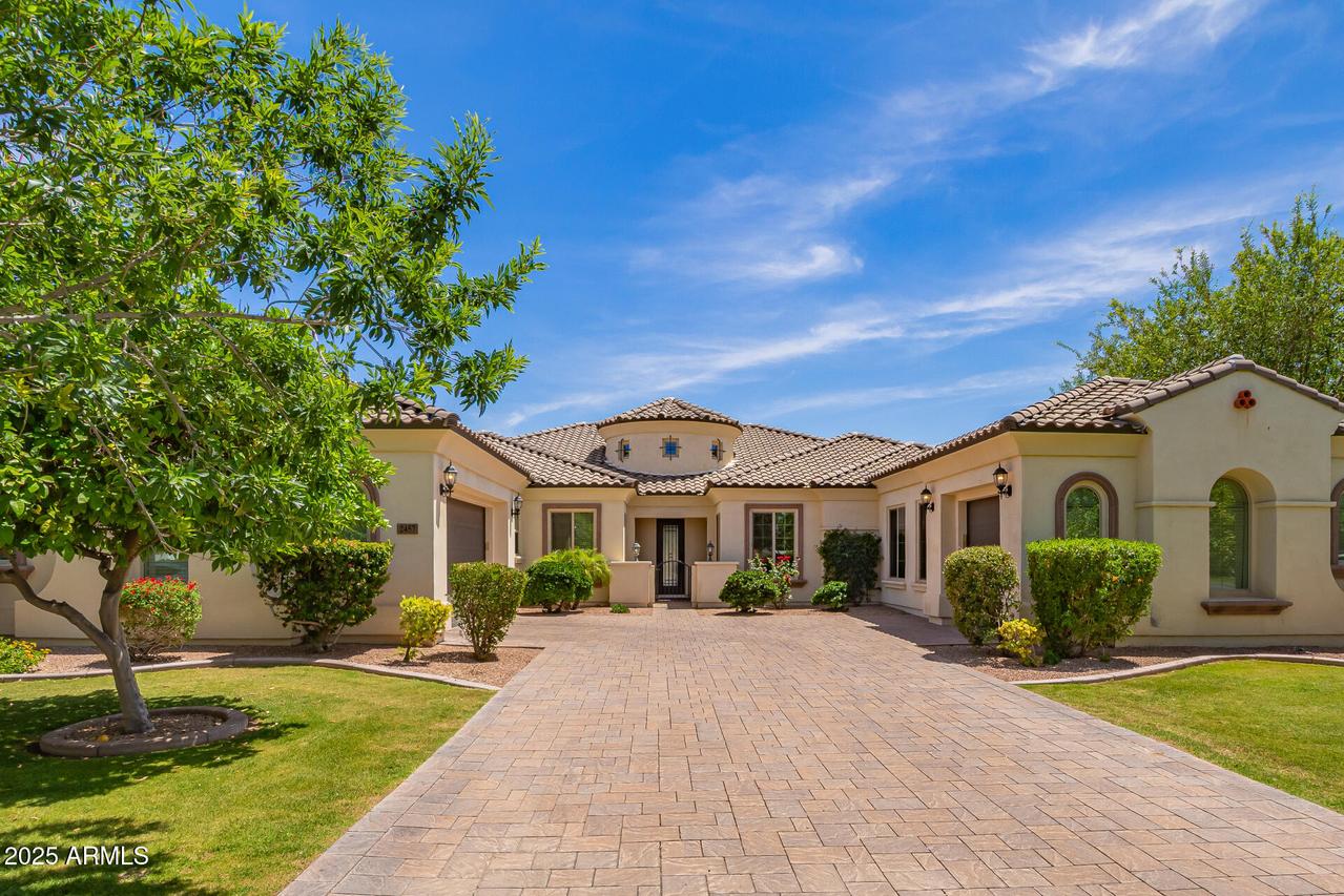 2457 E Melrose St., Mesa, AZ 85213