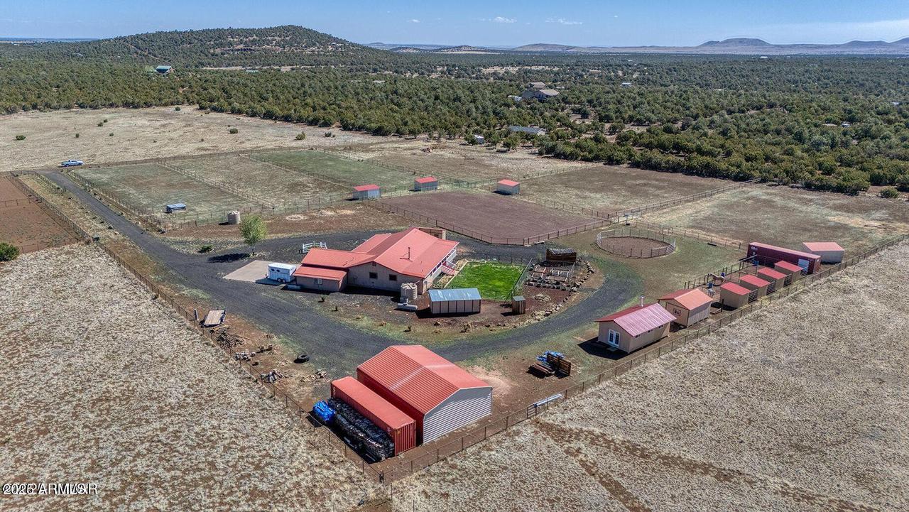 18 N County Road N3207, Vernon, AZ 85940