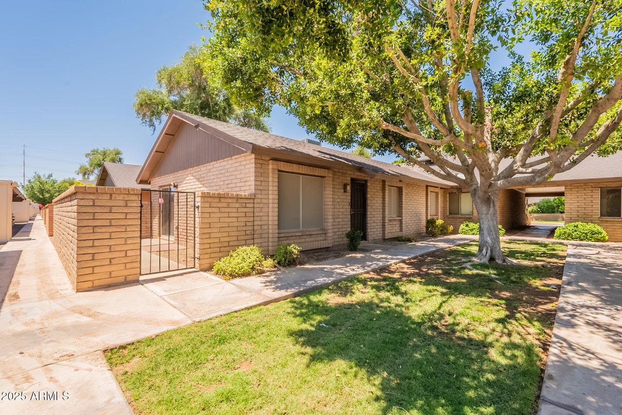 31 W Loma Vista Dr. #102, Tempe, AZ 85282