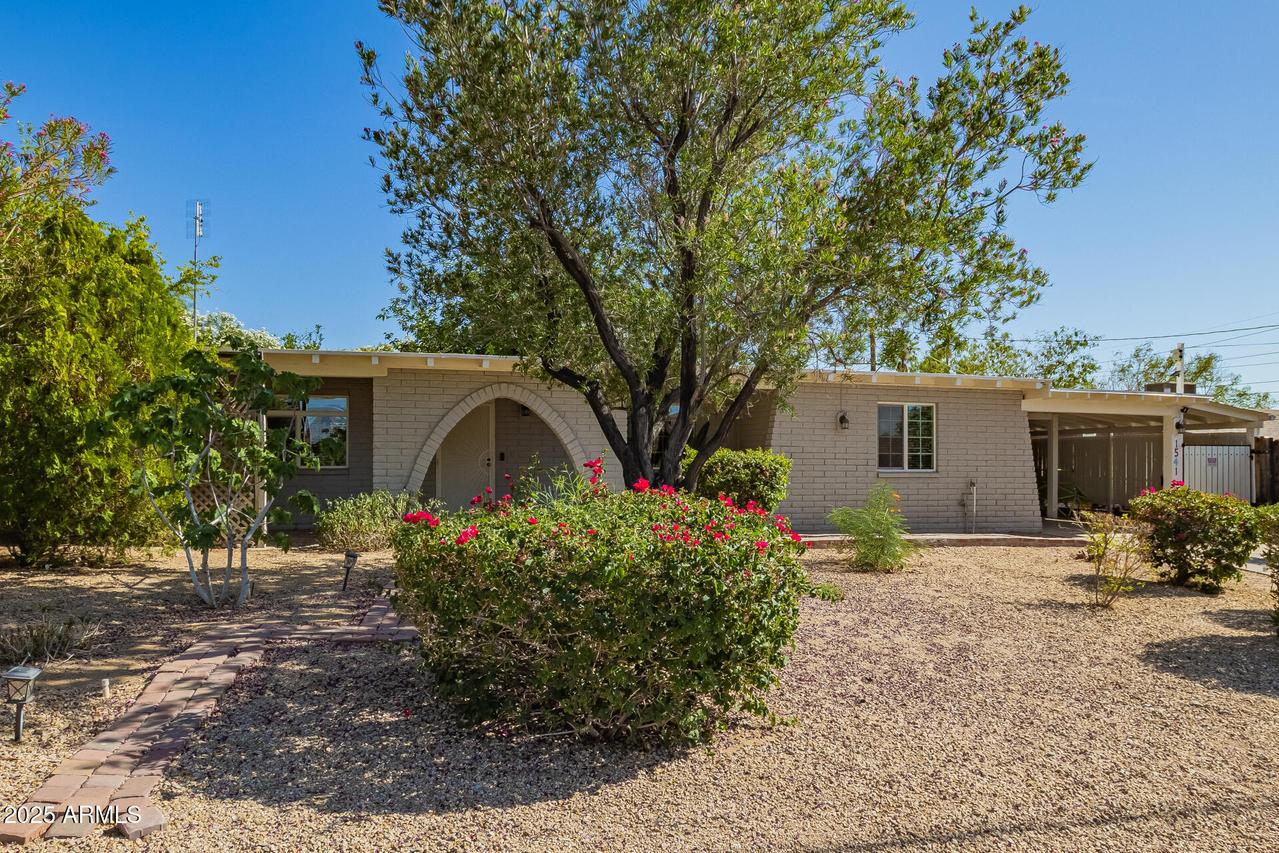 1541 E Cinnabar Ave., Phoenix, AZ 85020