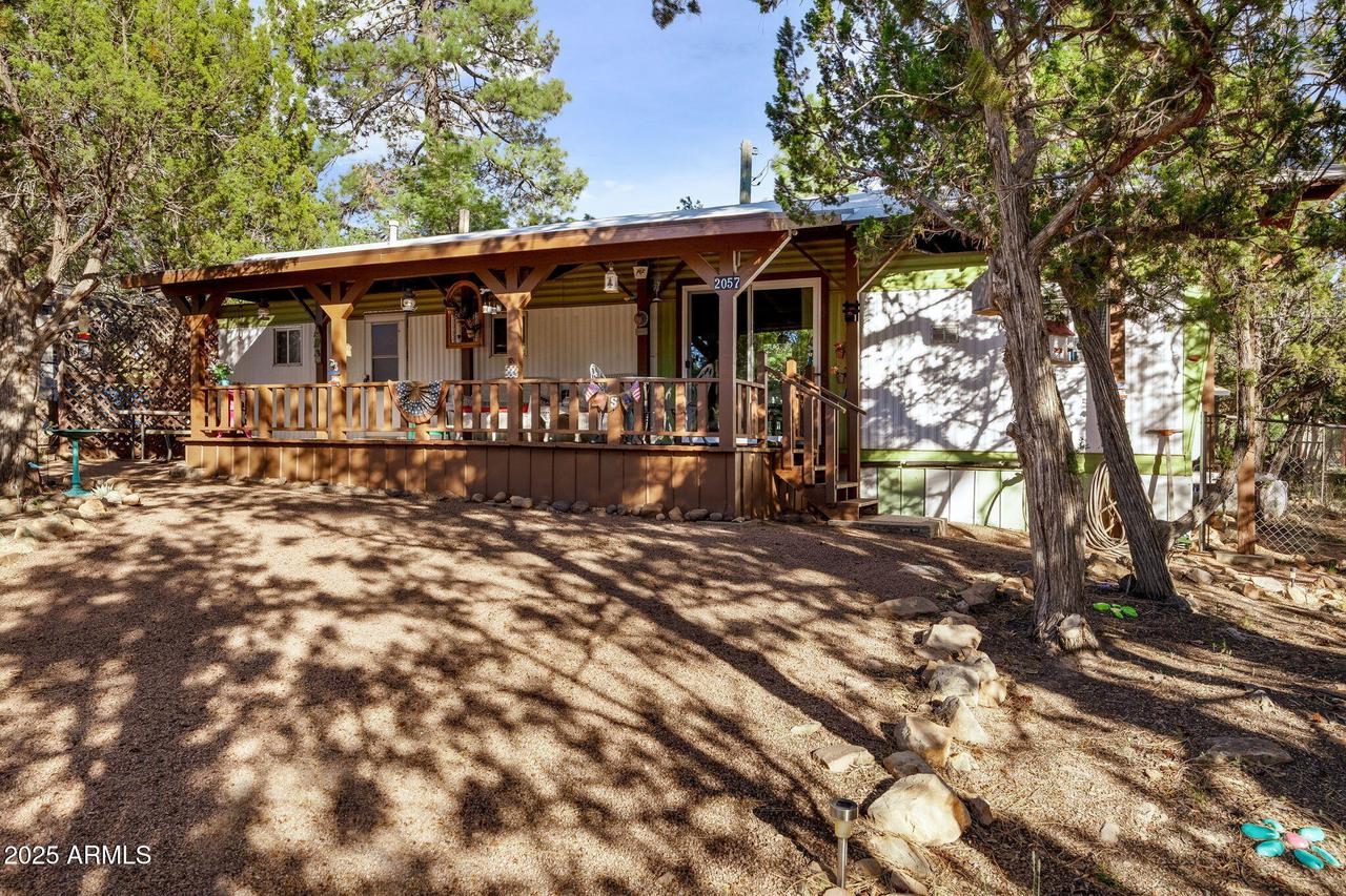 2057 Pinewood Dr., Overgaard, AZ 85933
