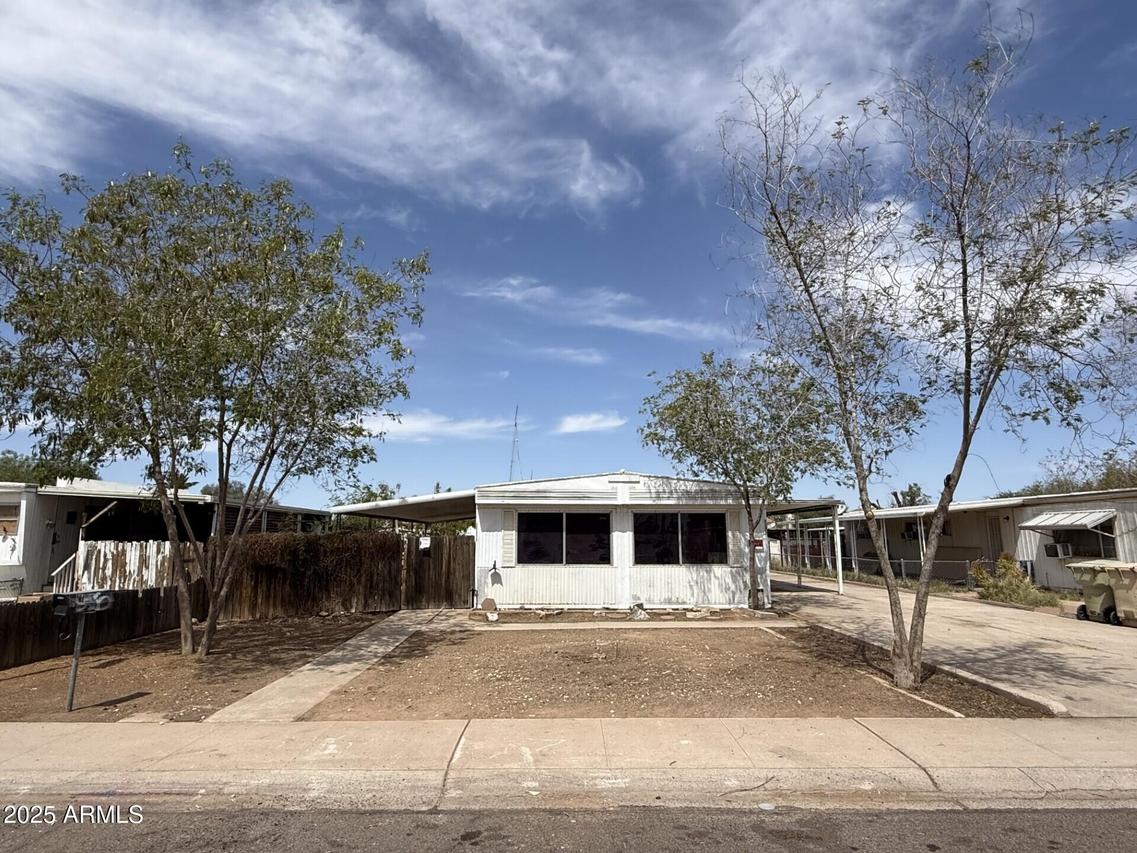 7122 N 68th Dr., Glendale, AZ 85303