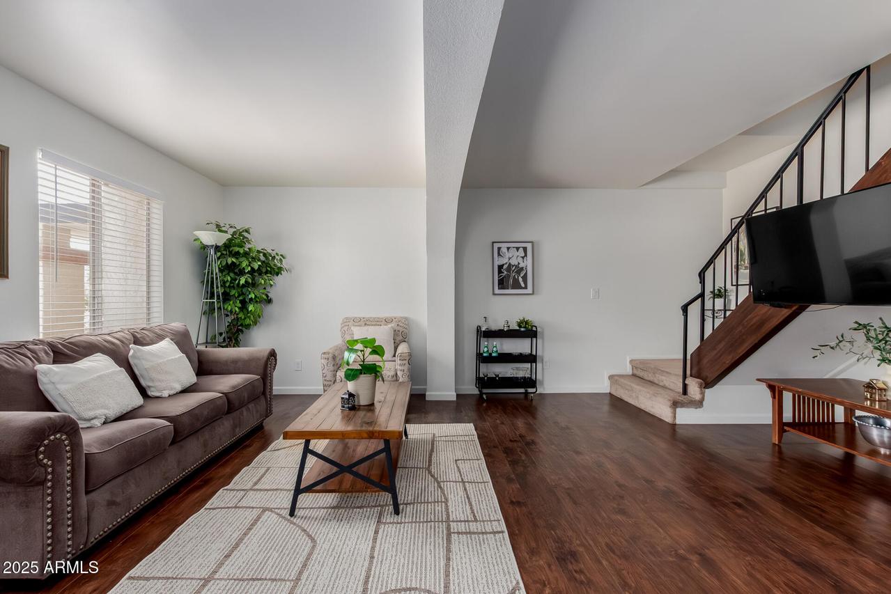 811 E Eugie Ave., Phoenix, AZ 85022