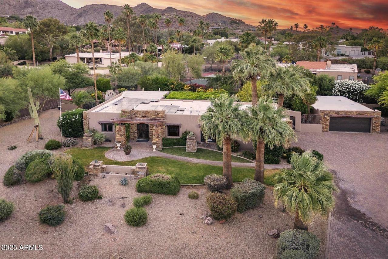4836 E Moonlight Way, Paradise Valley, AZ 85253