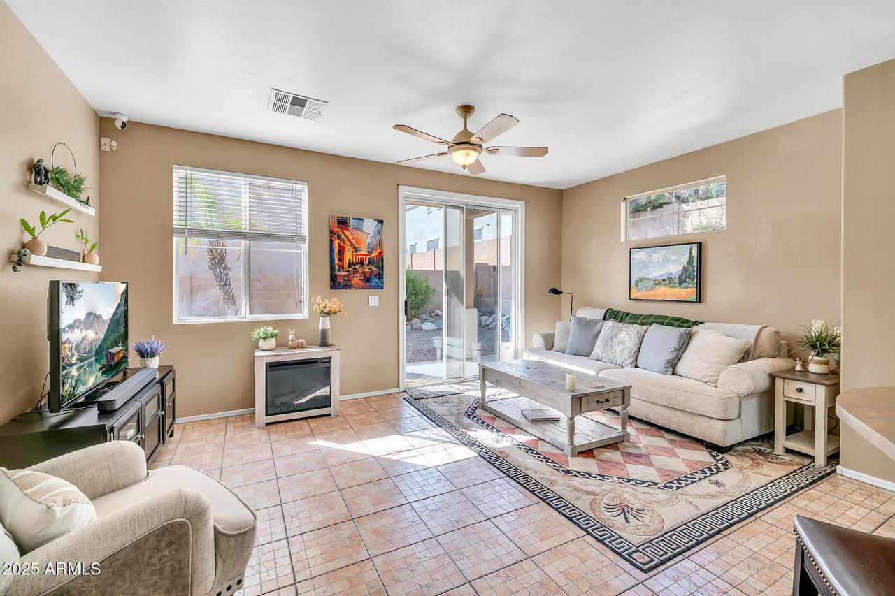 450 W Mountain Sage Dr., Phoenix, AZ 85045