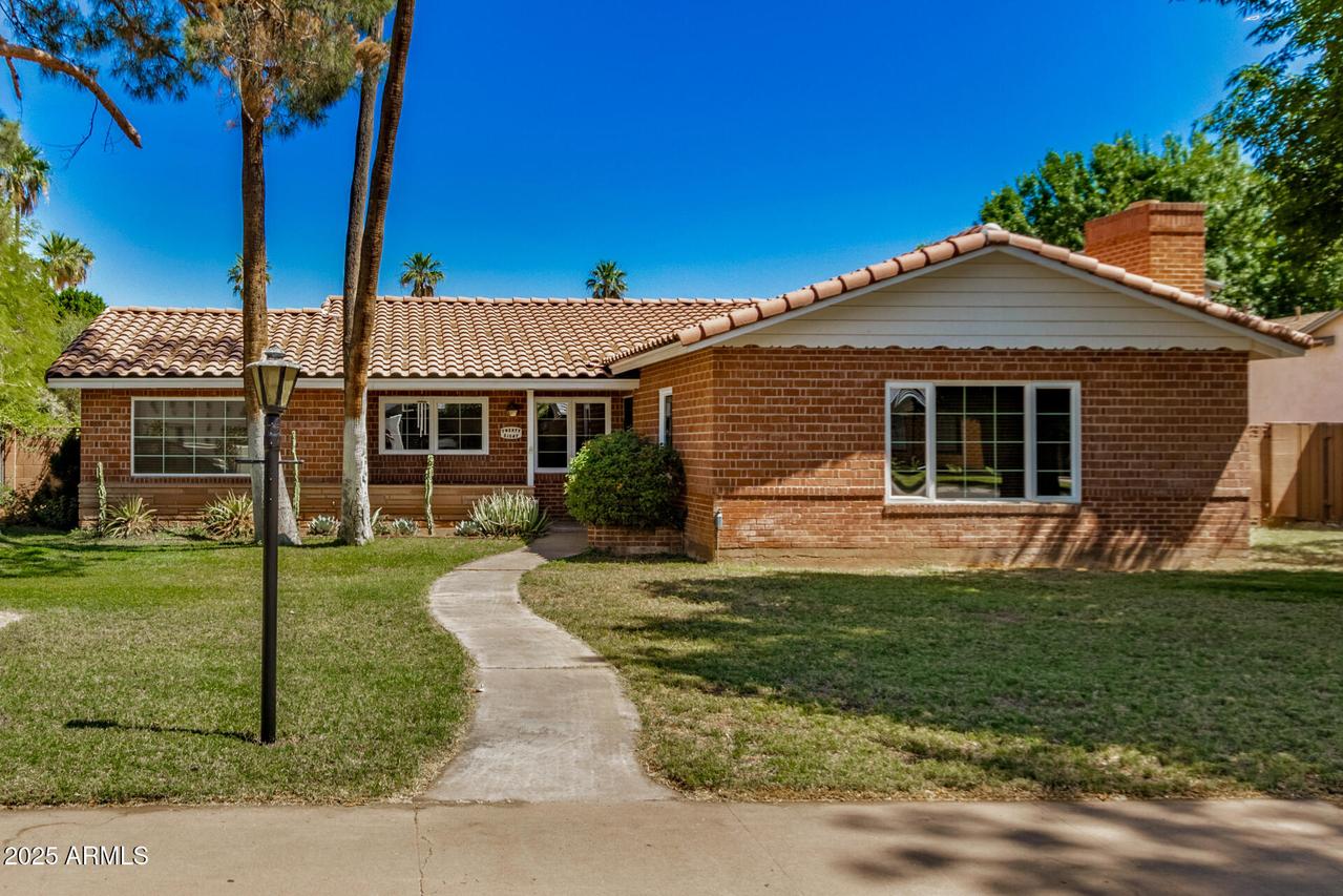 28 E 14th St., Tempe, AZ 85281