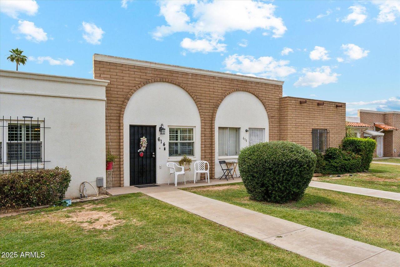 614 N Pioneer Cir., Mesa, AZ 85203