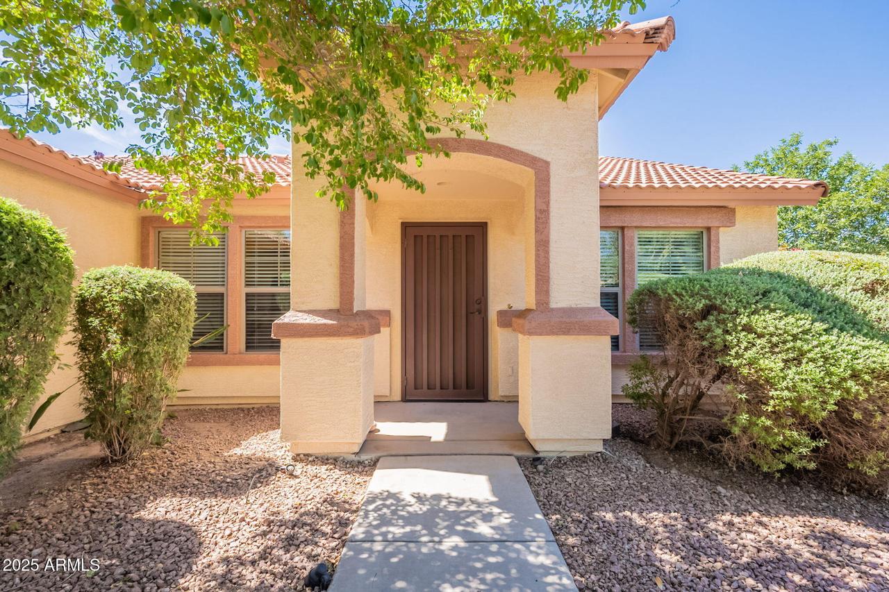 3665 E Thames Way, San Tan Valley, AZ 85140