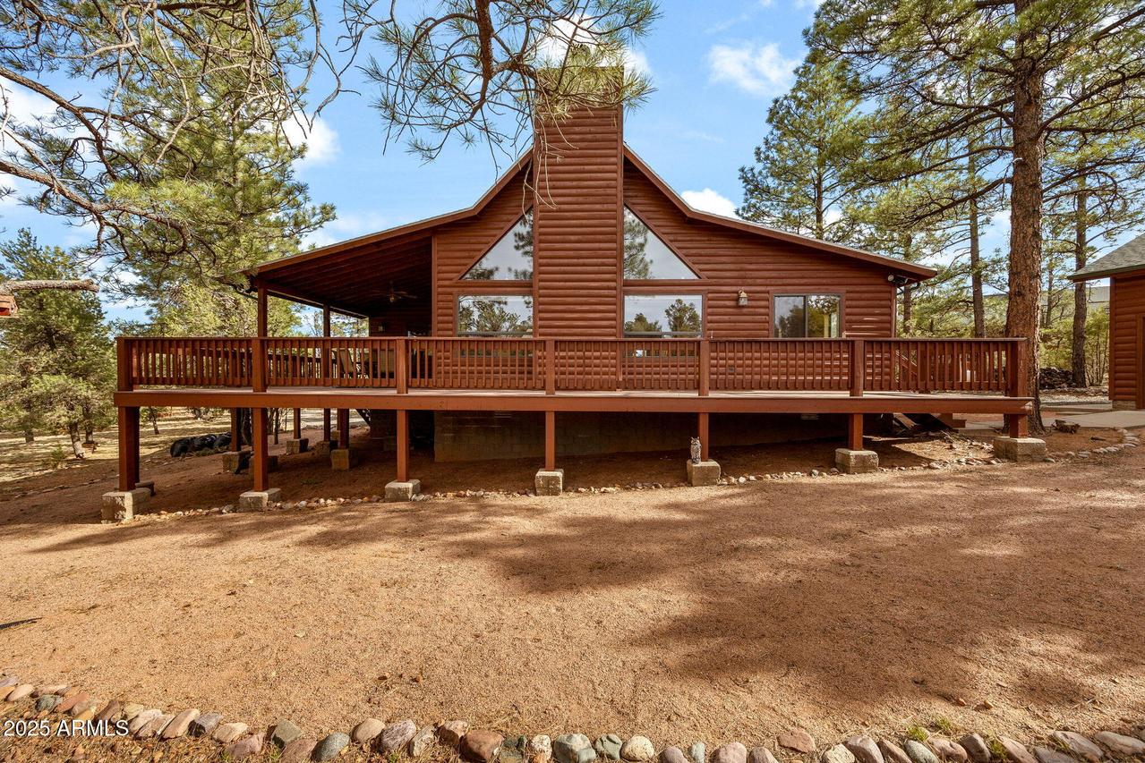 2761 Jaguar Cir., Overgaard, AZ 85933