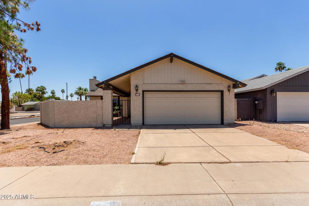 2164 S Estrella Cir., Mesa, AZ 85202