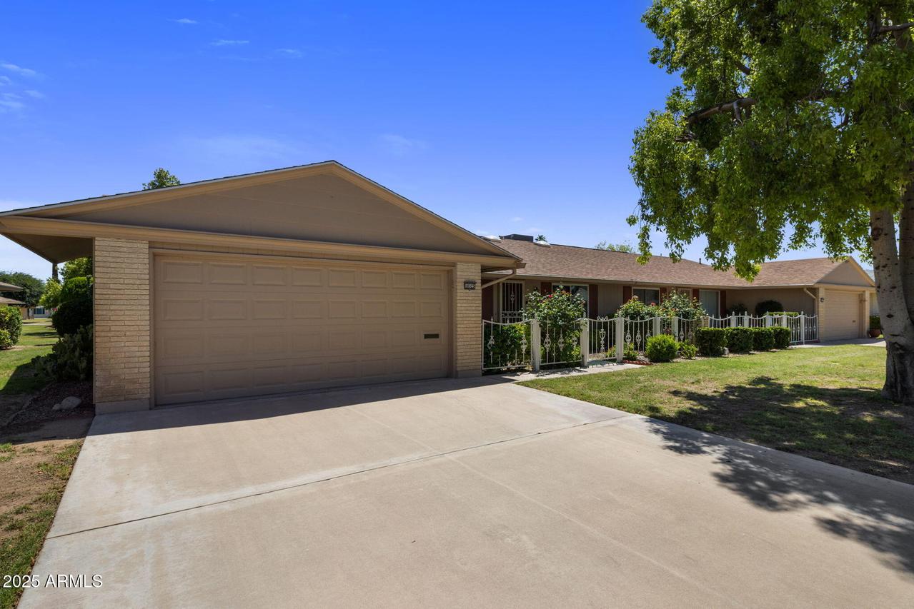 10325 W Prairie Hills Cir., Sun City, AZ 85351
