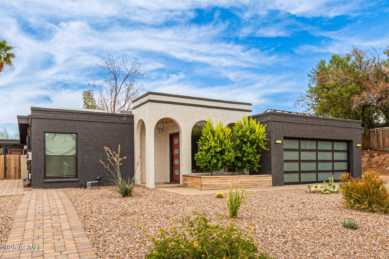 2033 E Janice Way, Phoenix, AZ 85022