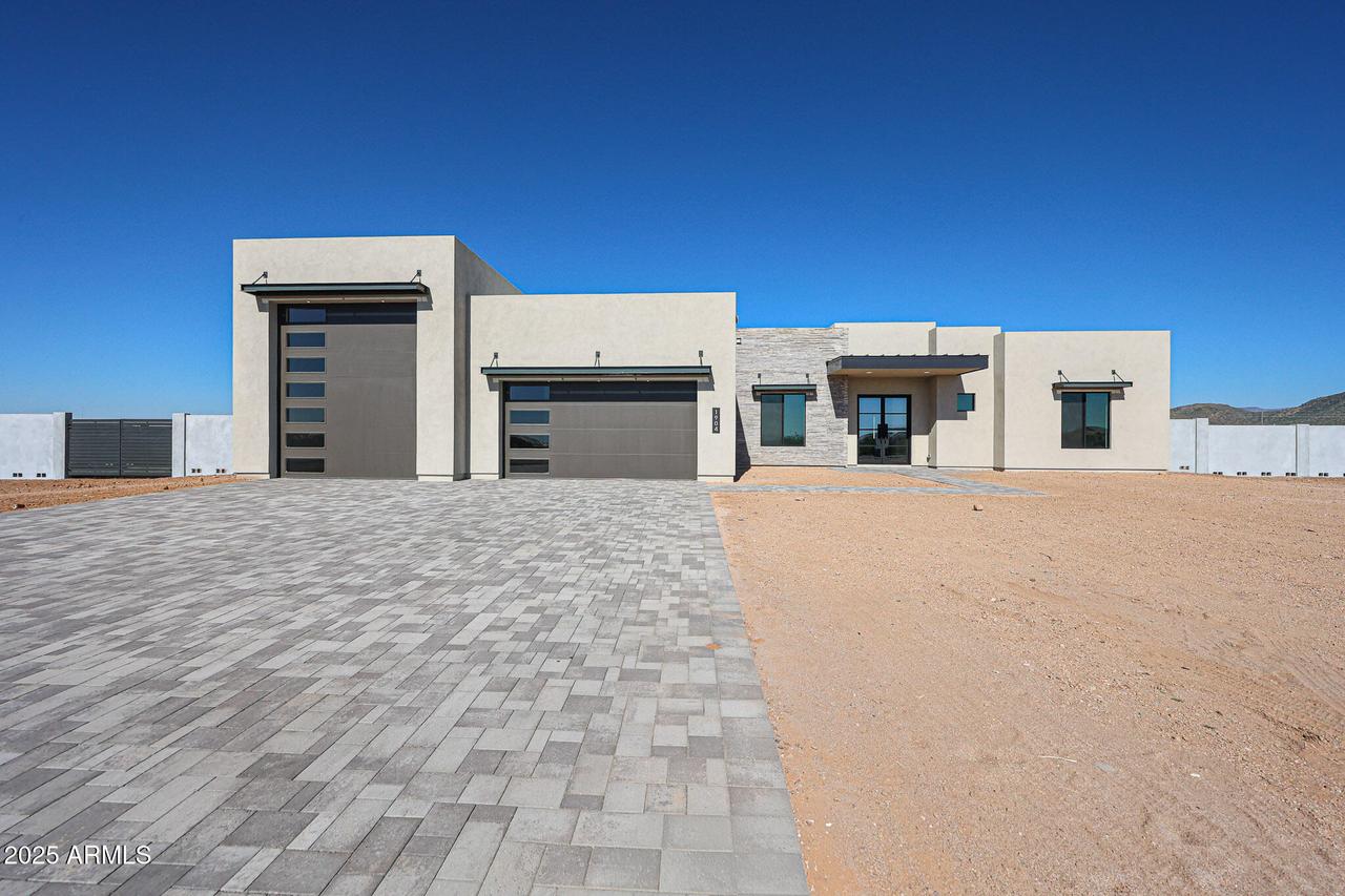 1904 E Creek Canyon Rd., Phoenix, AZ 85086