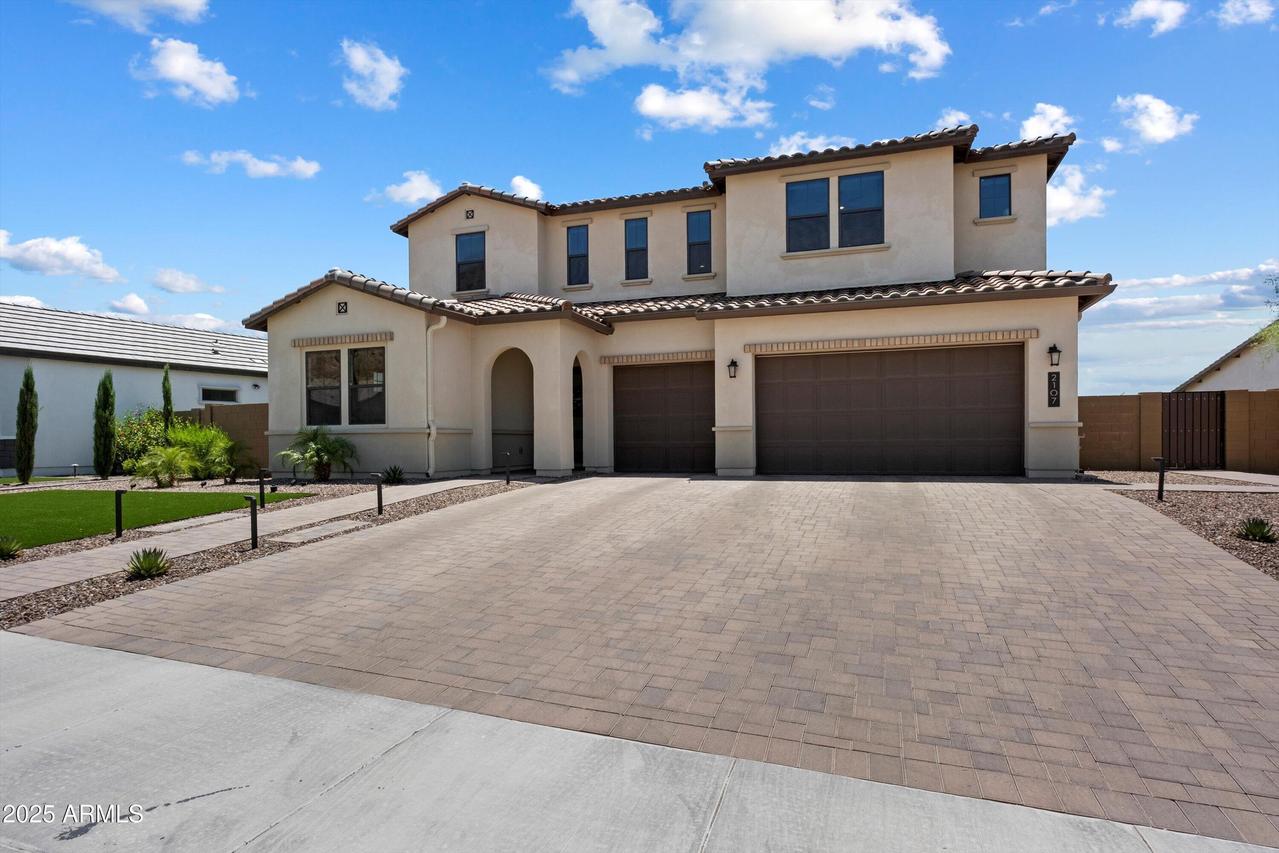 2107 E Fallen Leaf Ln., Phoenix, AZ 85024