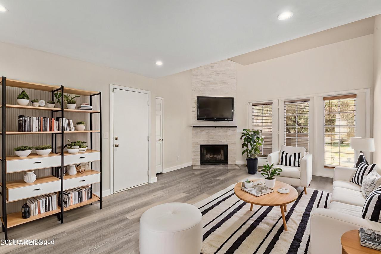 4901 S Calle Los Cerros Dr. #220, Tempe, AZ 85282