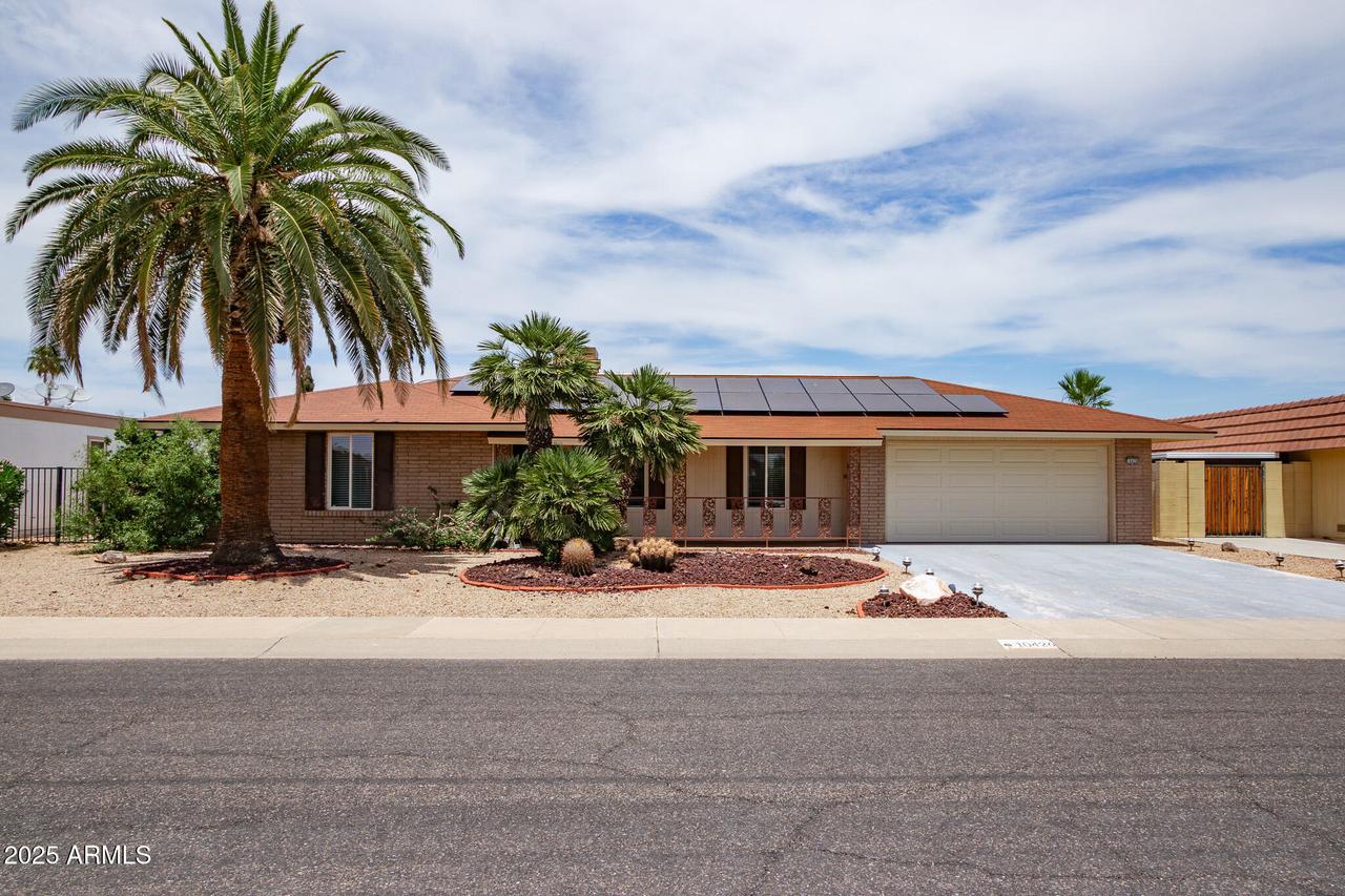 10426 W Sutters Gold Ln., Sun City, AZ 85351