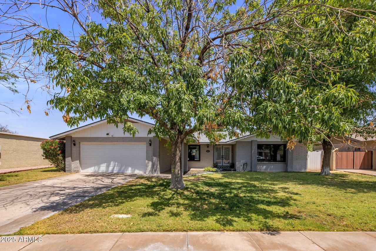 1540 E Glencove St., Mesa, AZ 85203