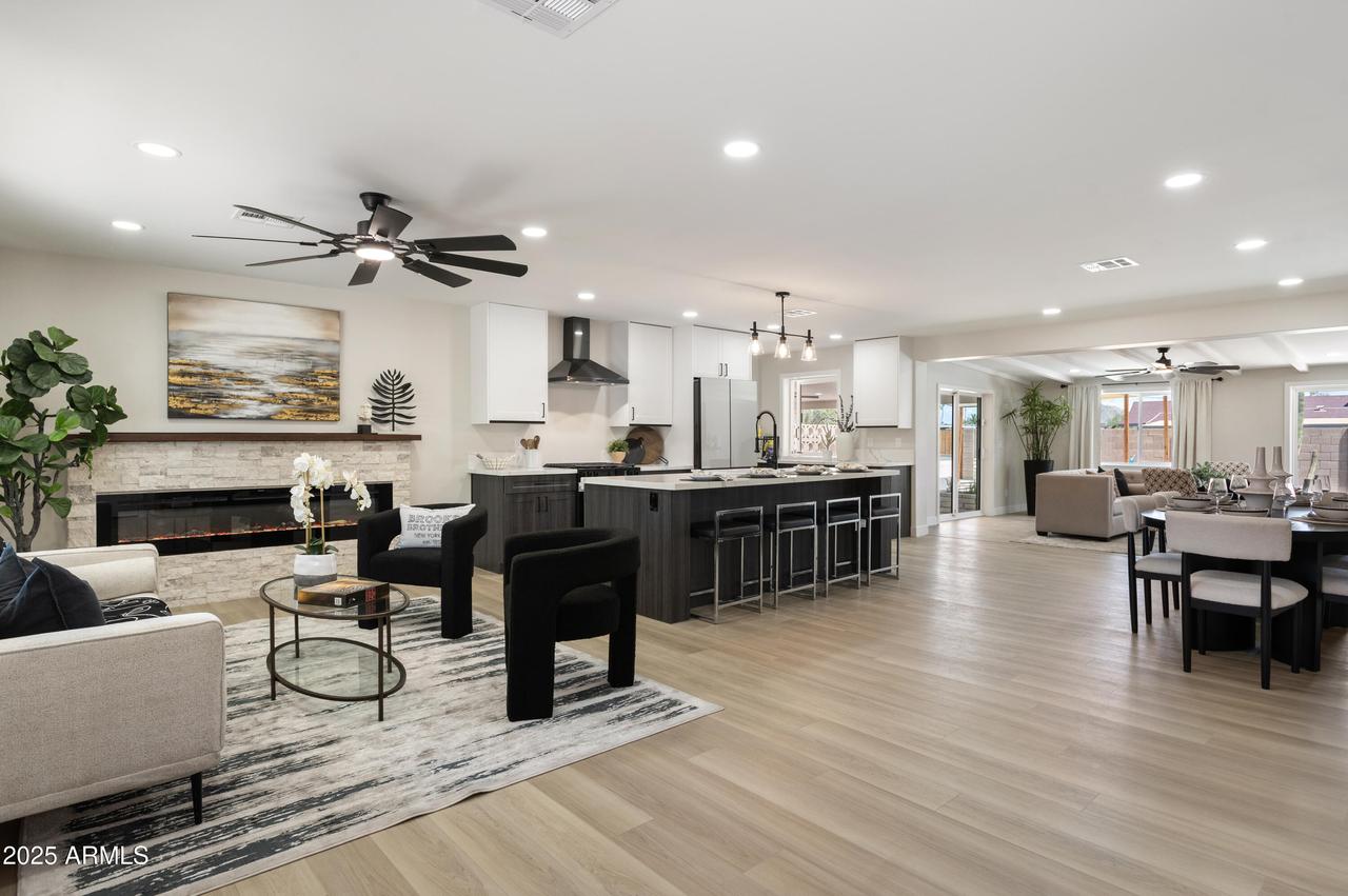 2802 E Mercer Ln., Phoenix, AZ 85028