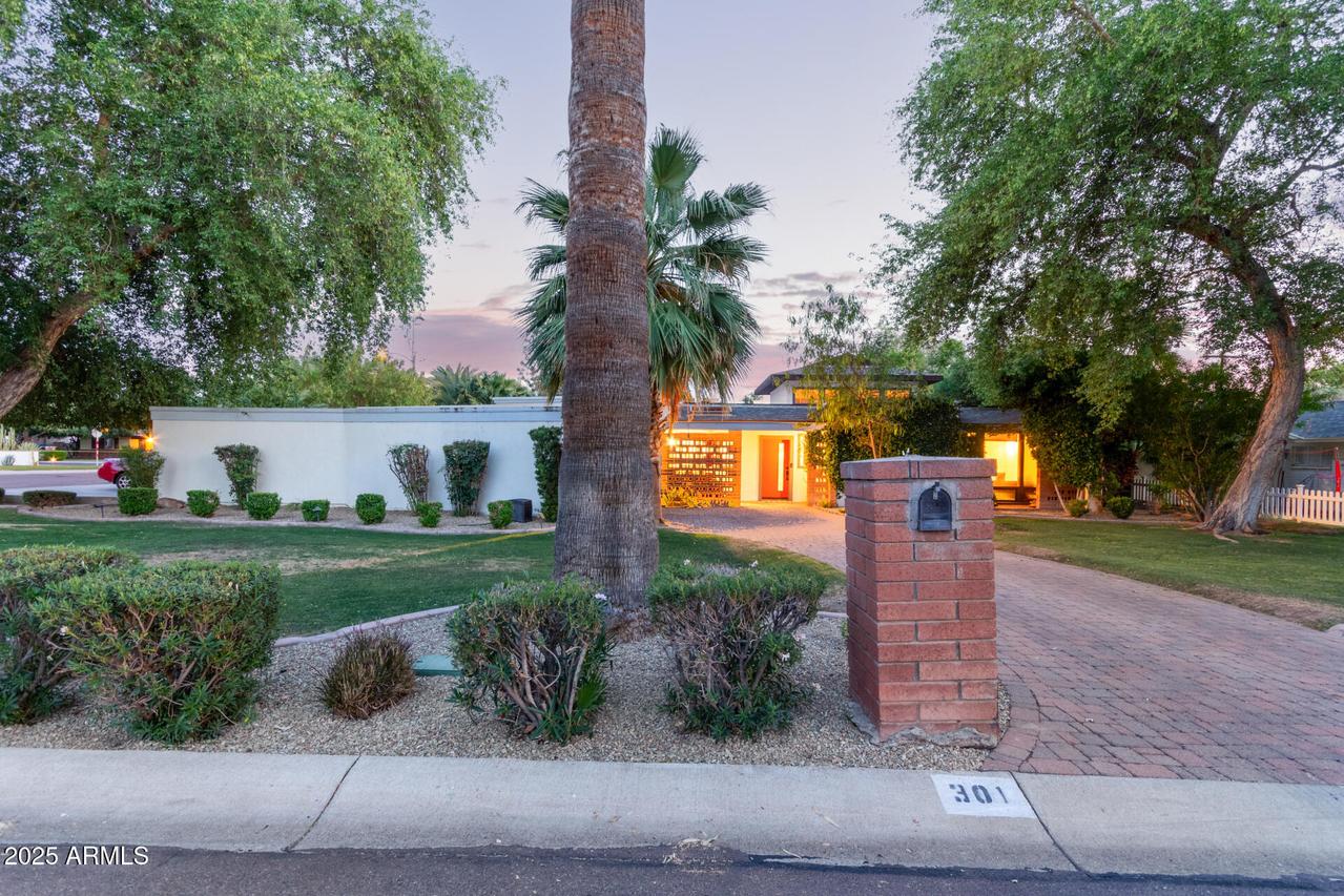 301 W Royal Palm Rd., Phoenix, AZ 85021