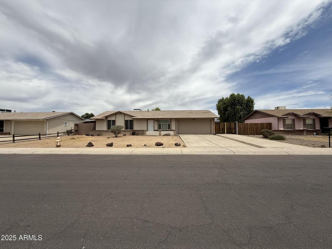 1804 W Kristal Way, Phoenix, AZ 85027