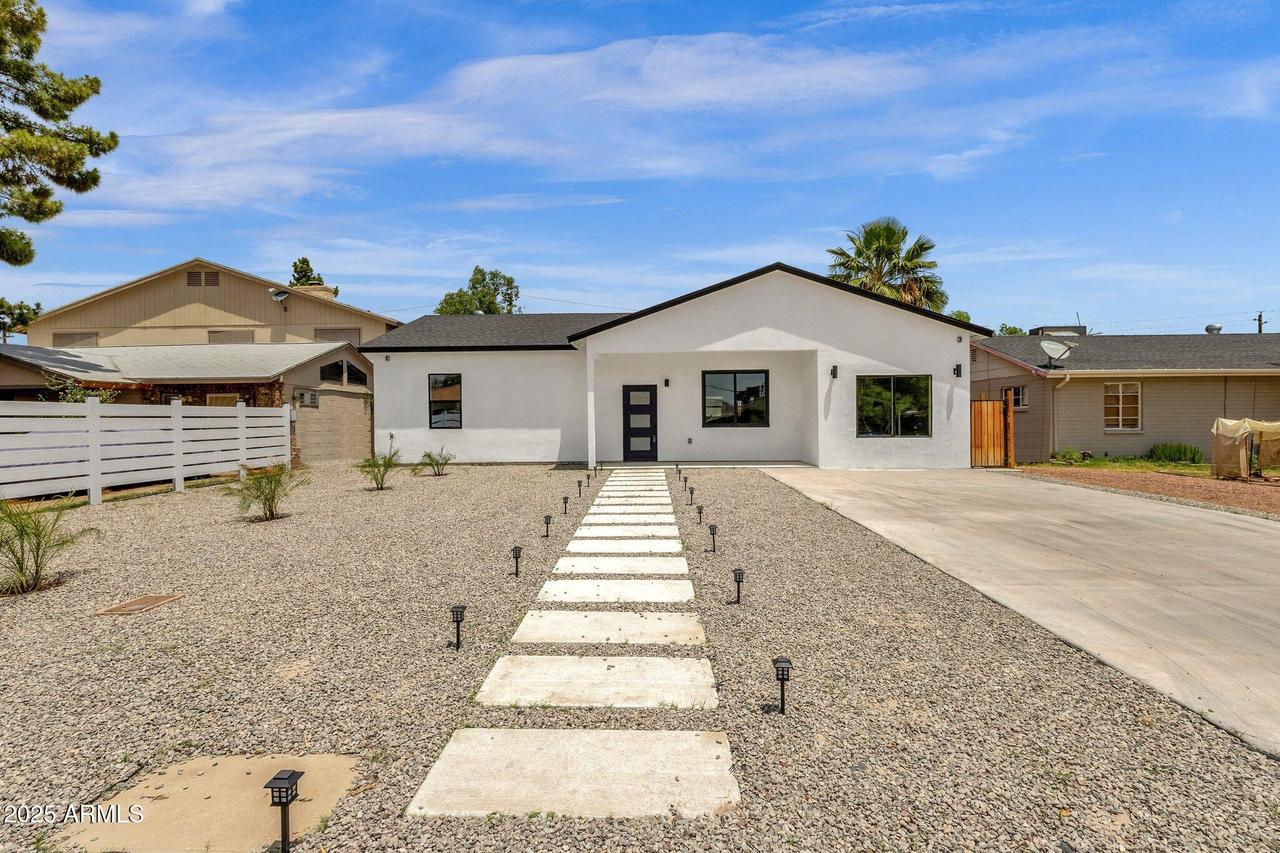 2122 W Virginia Ave., Phoenix, AZ 85009