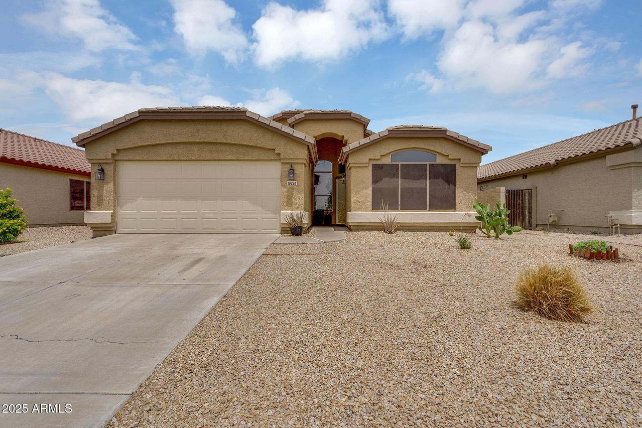 10226 W Country Club Tr., Peoria, AZ 85383