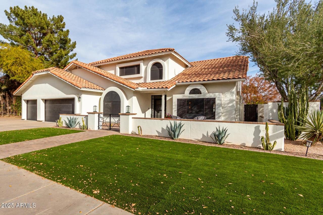 242 W Royal Palm Rd., Phoenix, AZ 85021