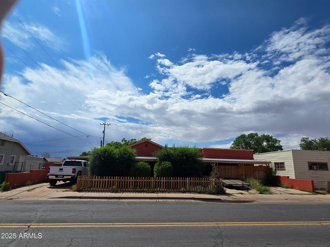 813 N Berry Ave Ave., Winslow, AZ 86047