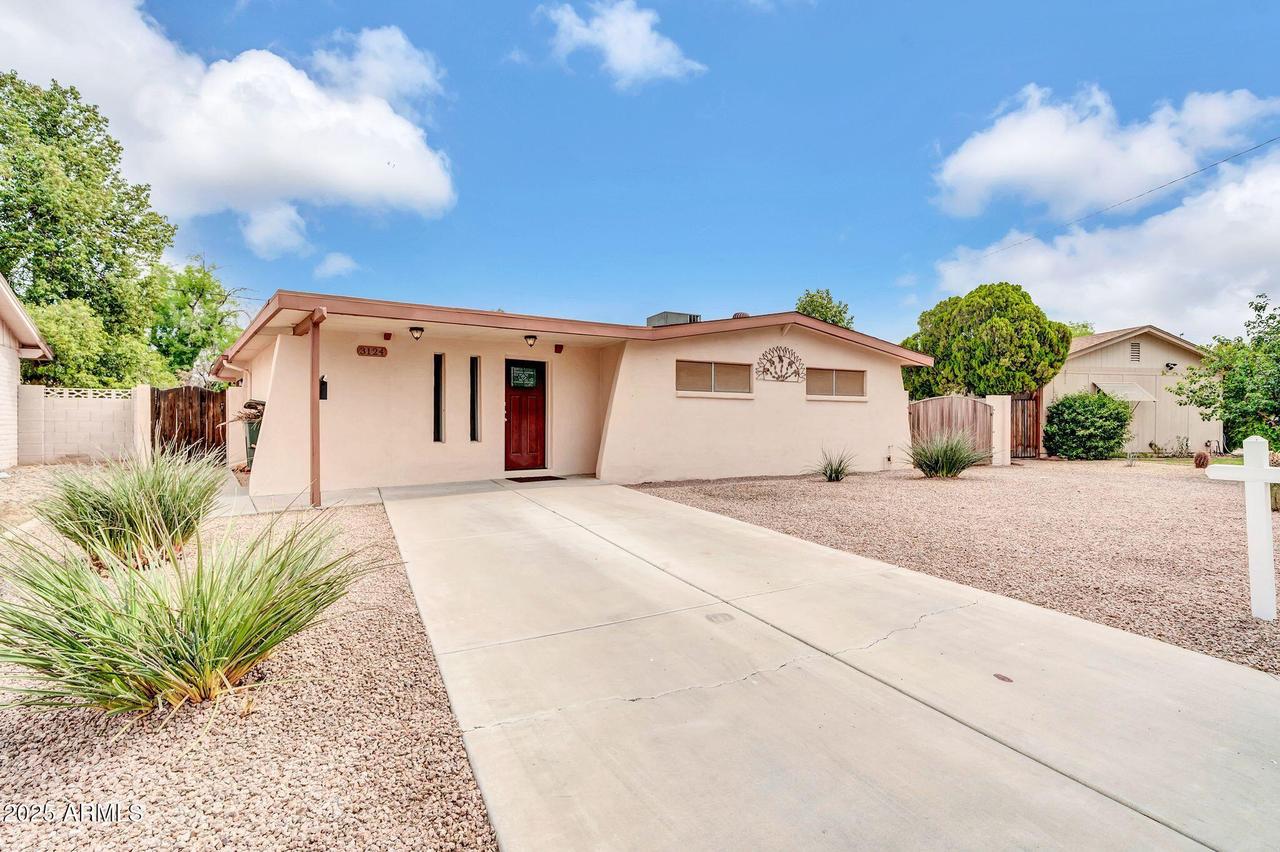 3124 W Port Royale Ln., Phoenix, AZ 85053
