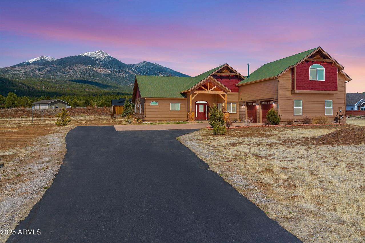 8725 Chimney Springs Tr., Flagstaff, AZ 86001