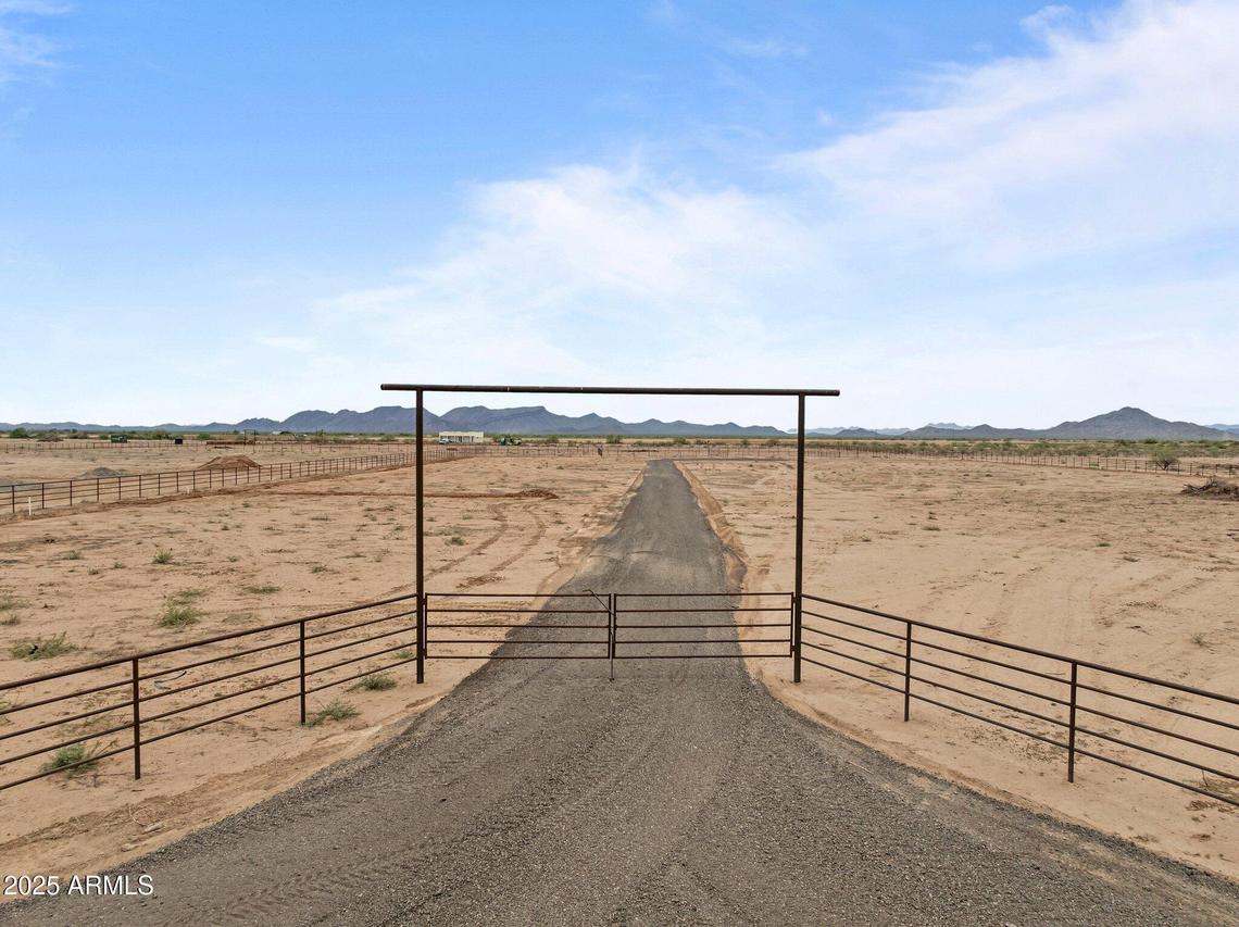0004 W Long Rifle Lot 4 Rd. #-, Aguila, AZ 85320