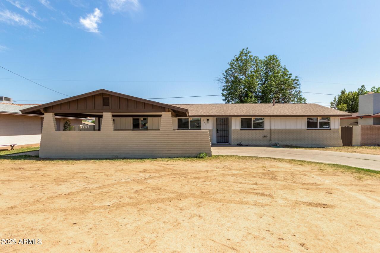 3719 W Griswold Rd., Phoenix, AZ 85051
