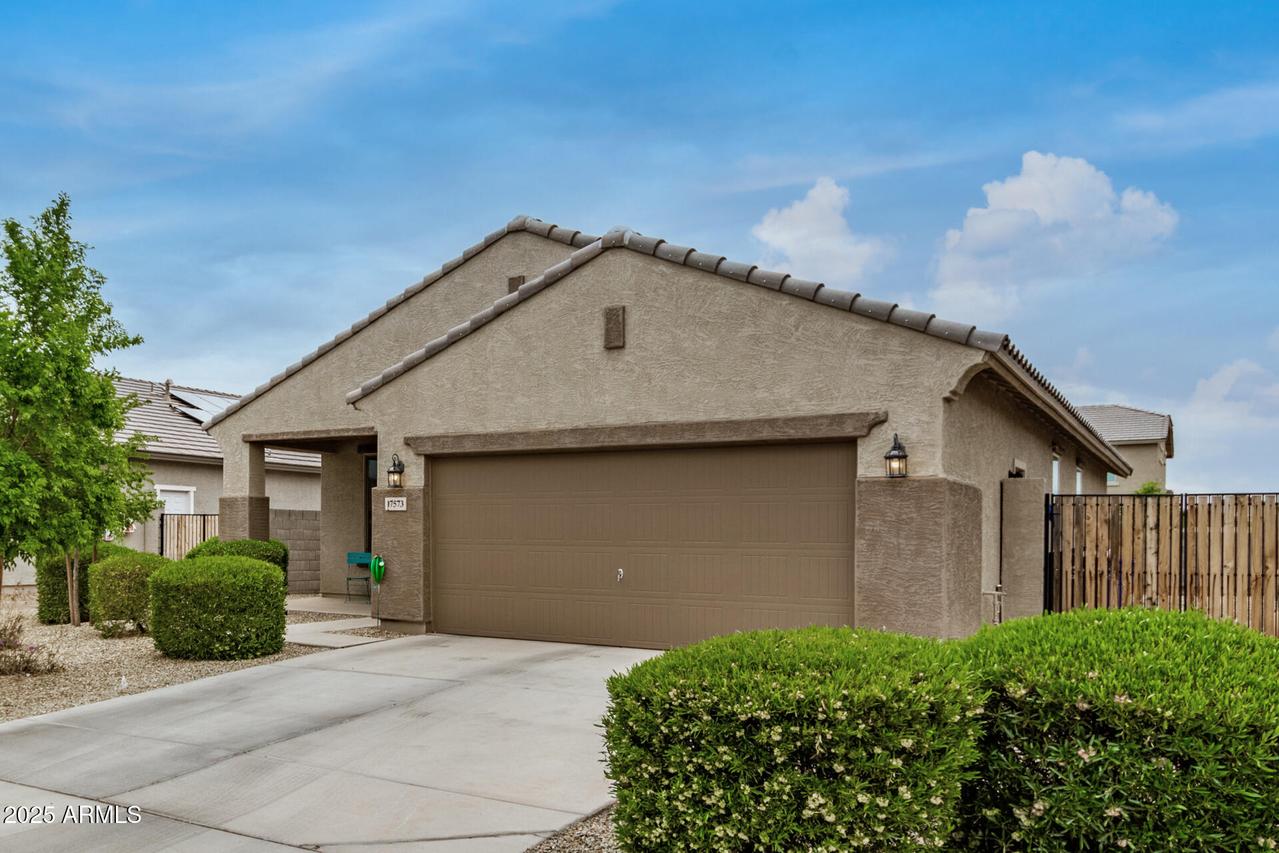 17573 W Via De Luna Dr., Surprise, AZ 85387