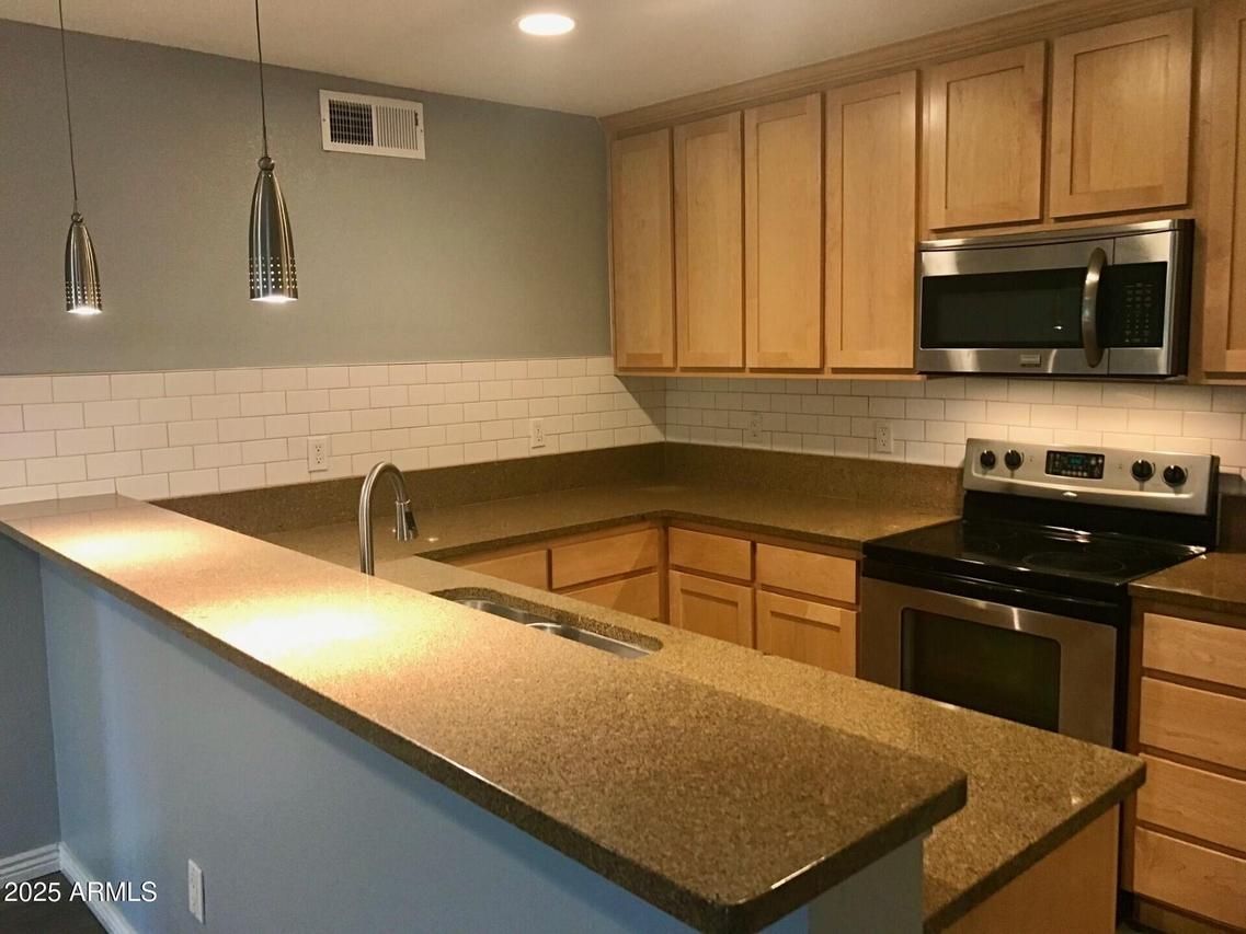 4704 E Paradise Village Pkwy. #211, Phoenix, AZ 85032