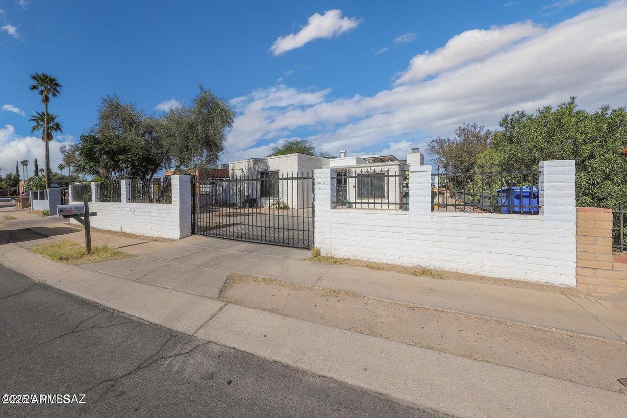 815 W Hawaii Dr., Tucson, AZ 85706