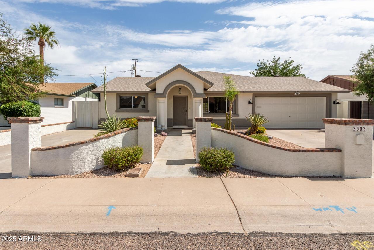 3307 E Roveen Ave., Phoenix, AZ 85032