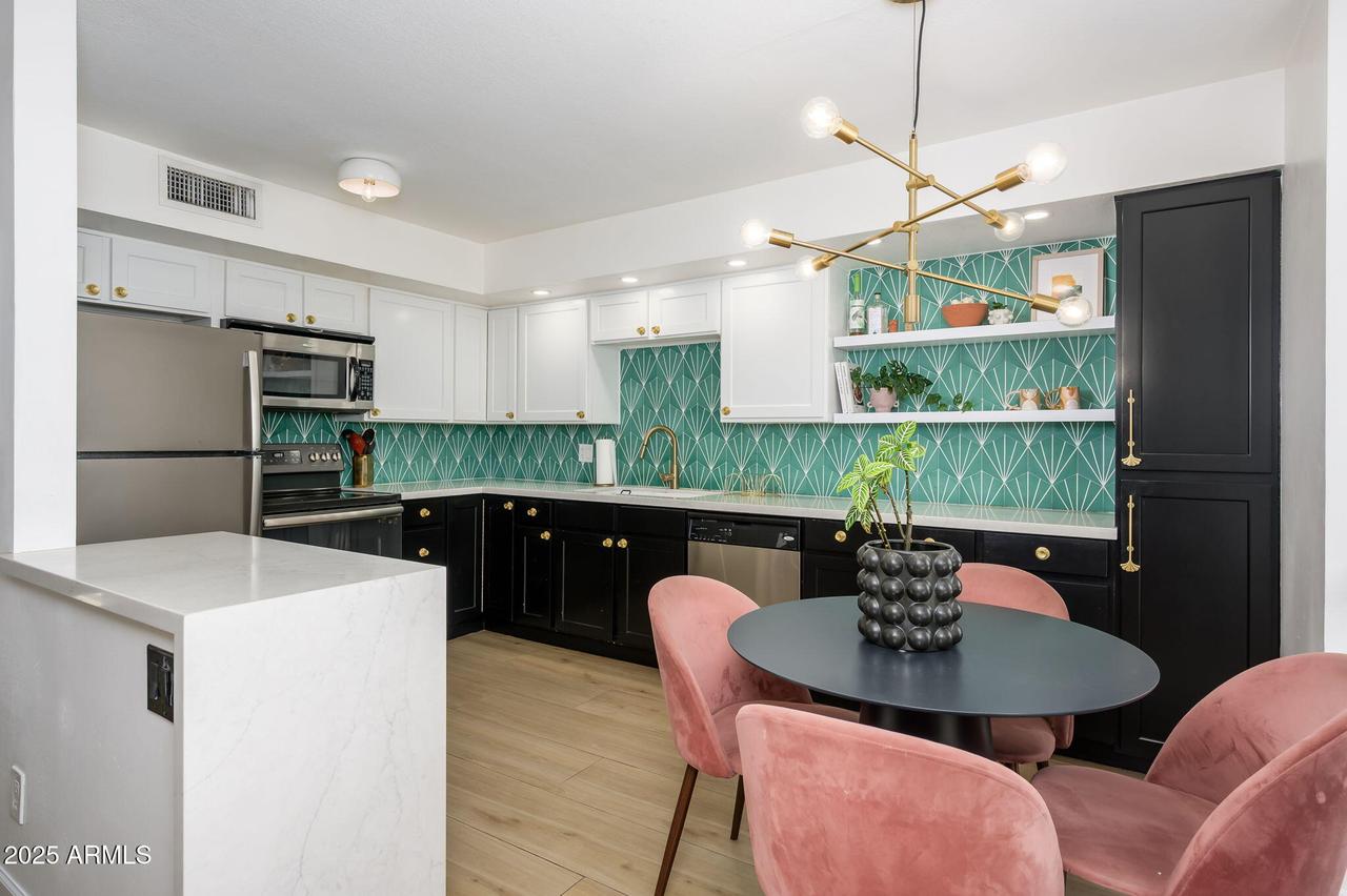 1225 E Medlock Dr. #206, Phoenix, AZ 85014
