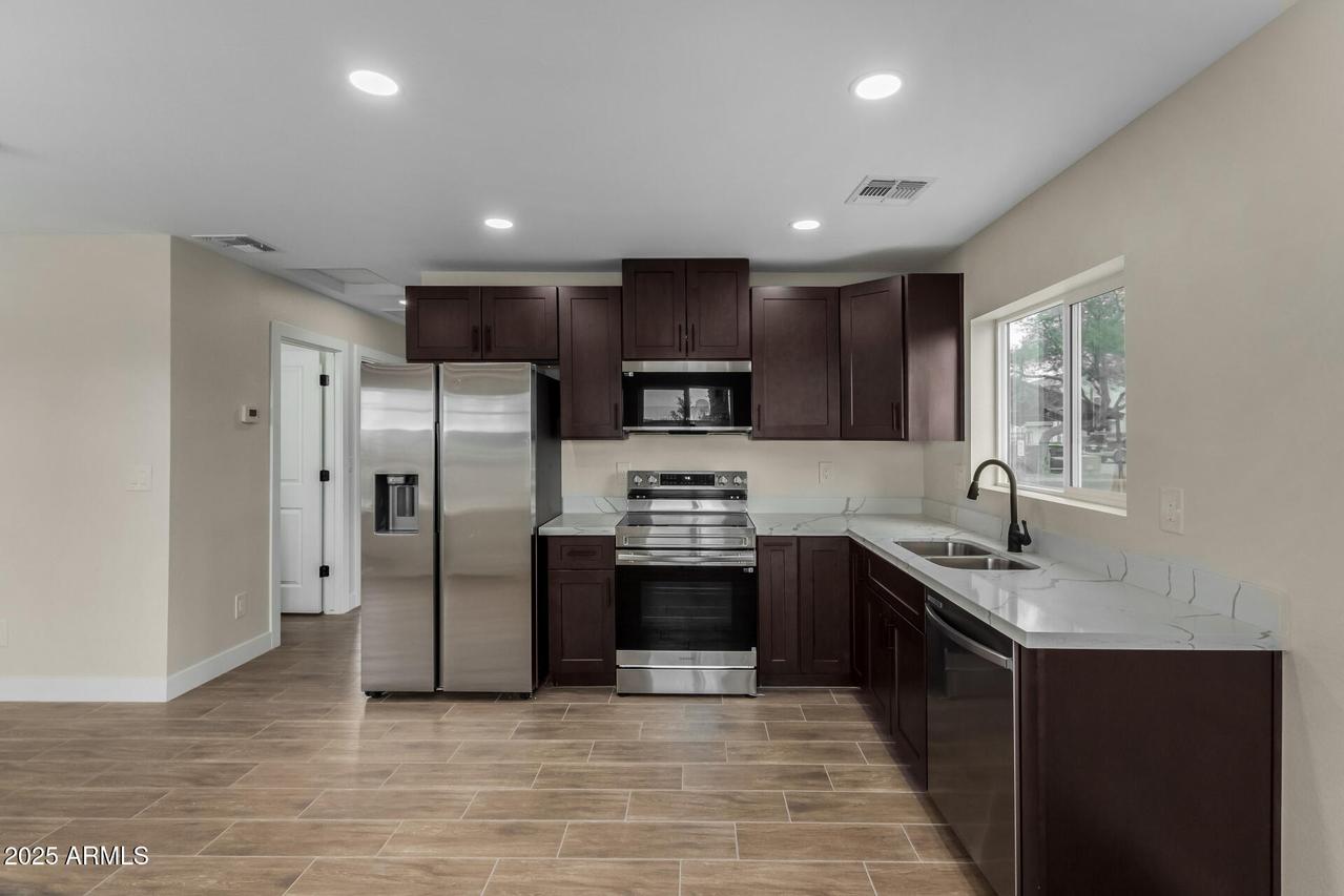 1009 S 17th Ave., Phoenix, AZ 85007