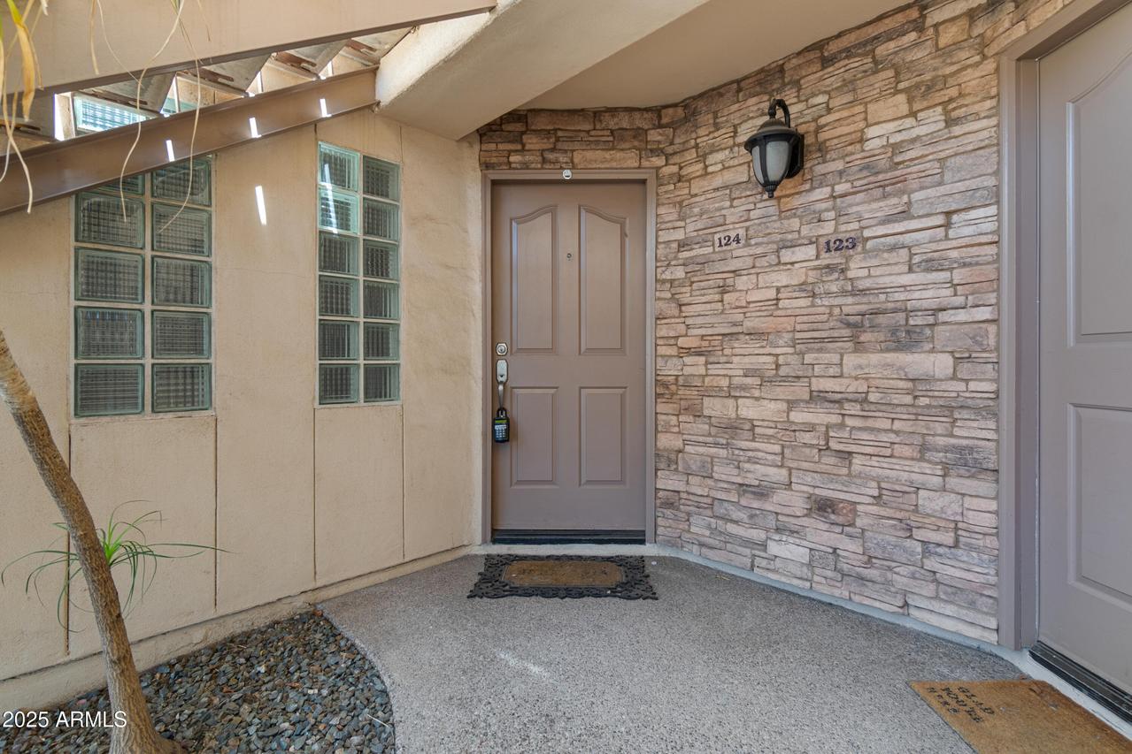 3235 E Camelback Rd. #124, Phoenix, AZ 85018