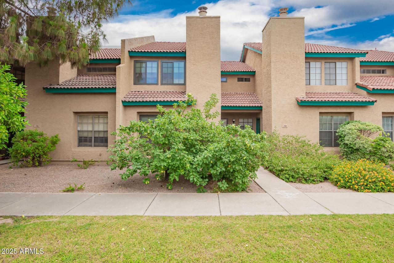225 W 1st St. #107, Mesa, AZ 85201