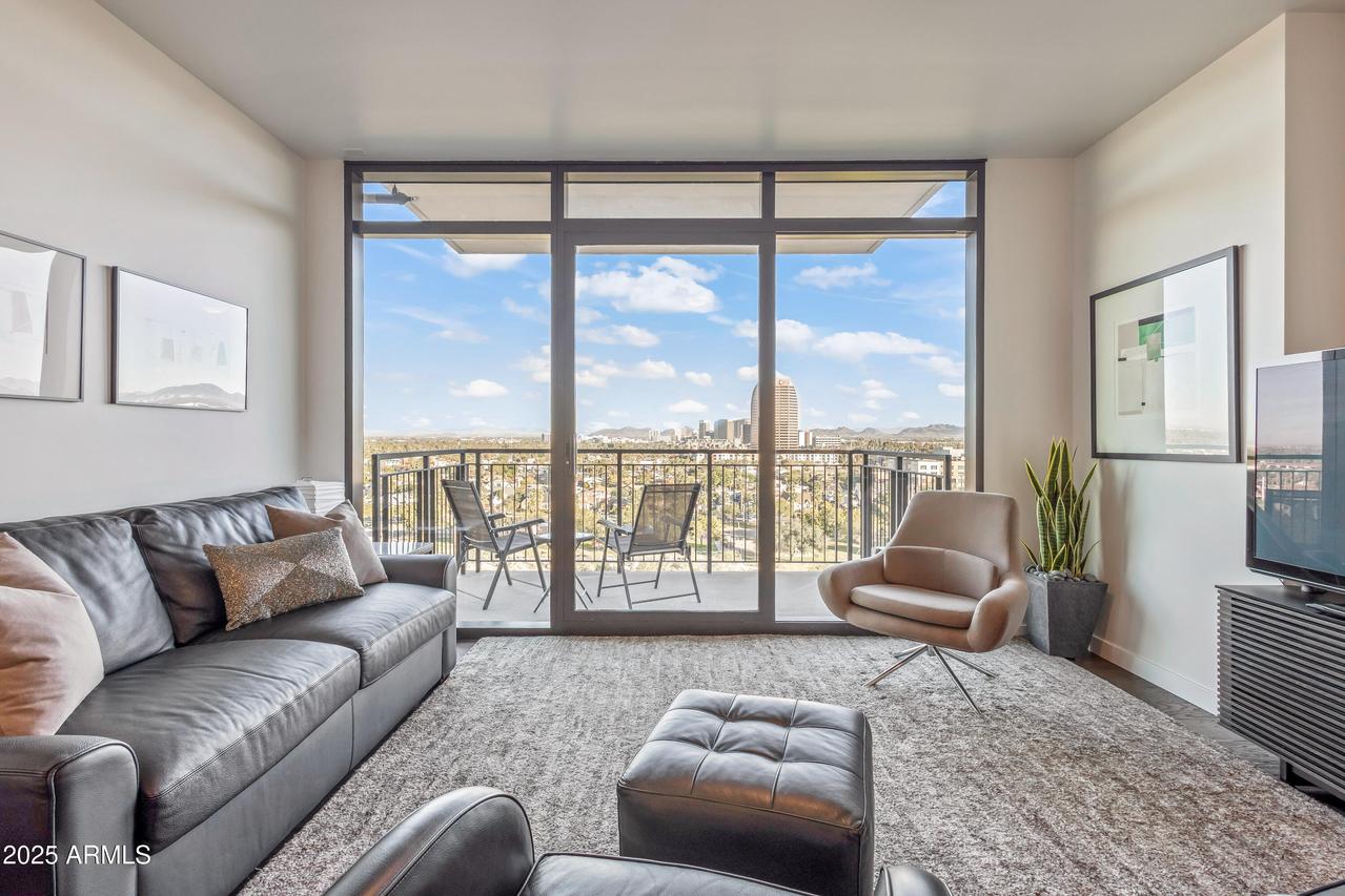 200 W Portland St. #1024, Phoenix, AZ 85003